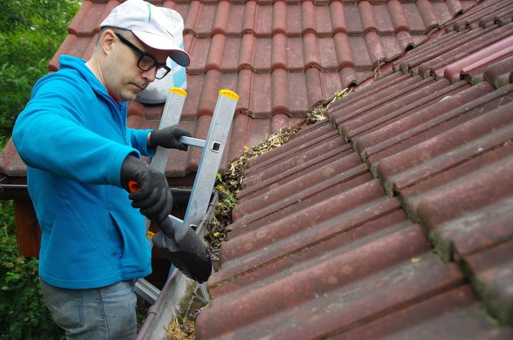 Gutter repair in Toronto