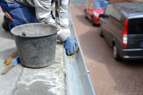 3 Easy Gutter Cleaning Hacks: How To Clean Gutter