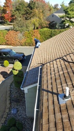 Gutter cleaning in West Orange, NJ #njfsgc #gutter #gutters #guttercleaning #gut...